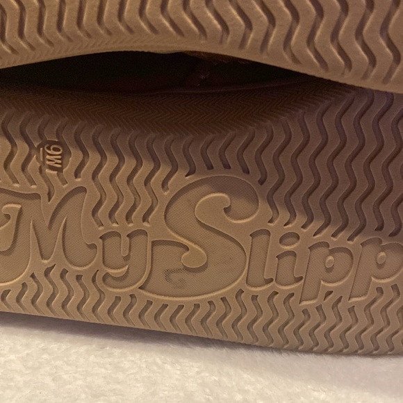 MY PILLOW MY SLIPPERS Size 9W Slippers - Picture 9 of 10